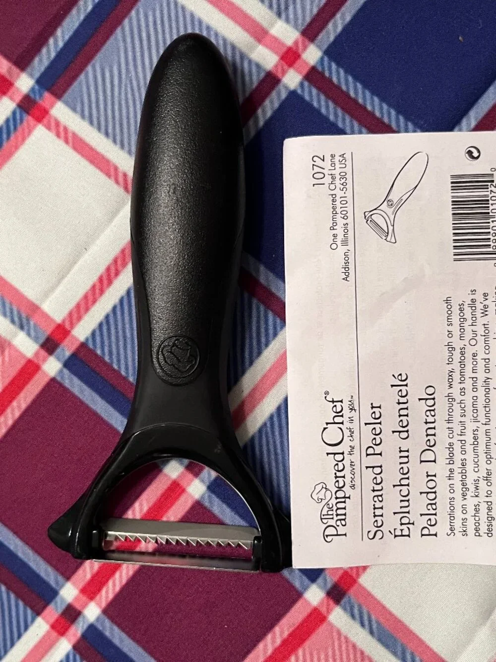 New Pampered Chef Serrated Vegetable Peeler #1072 Black